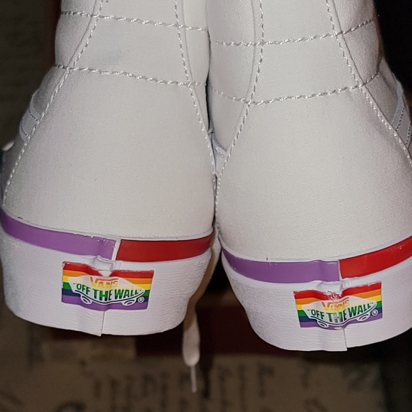 Vans - Picture 2 of 6